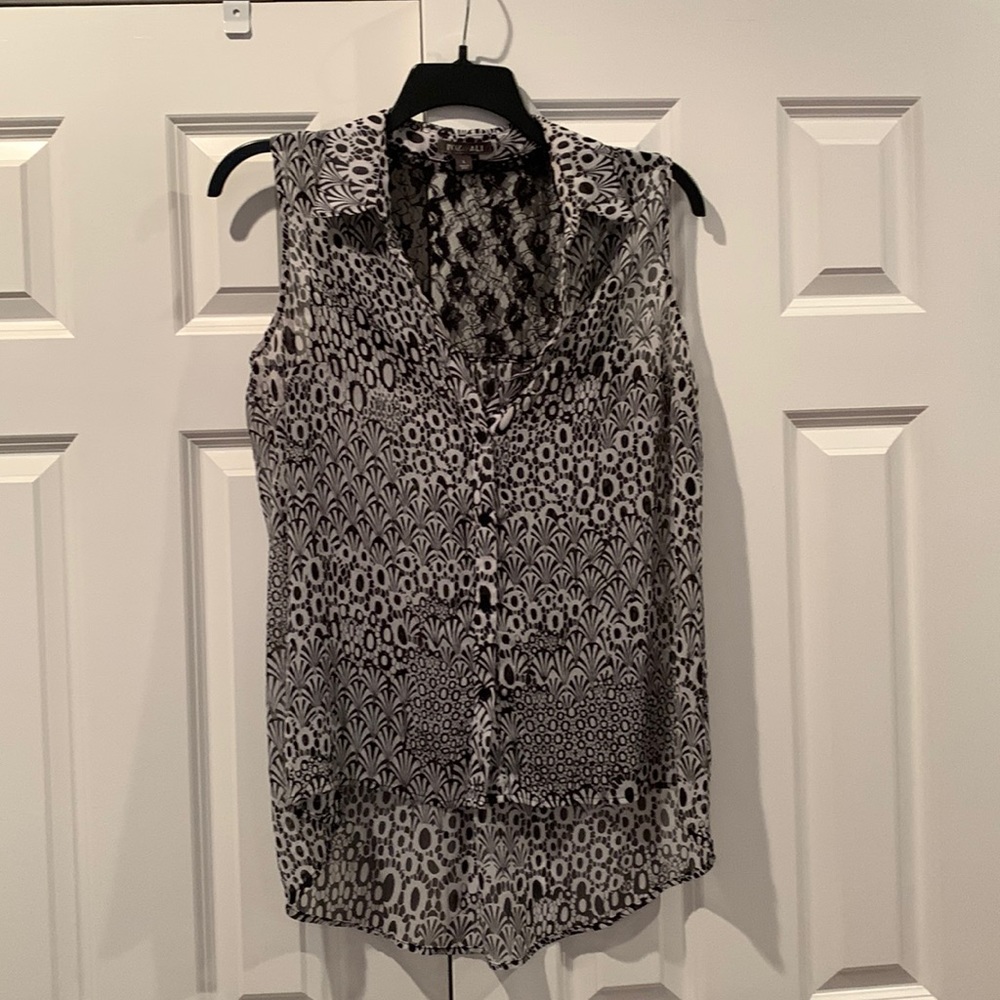 Roz & Ali buttoned tank